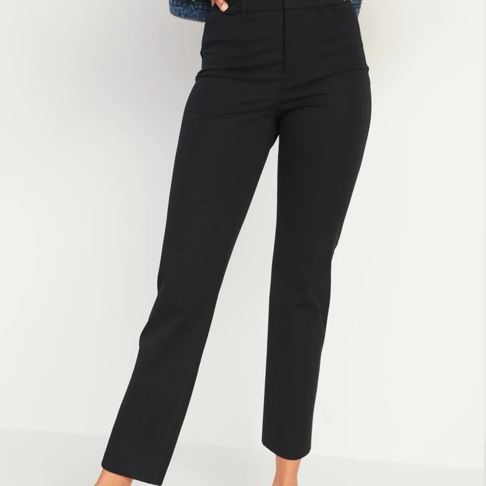 PAIR OF NEVER WORN OLD NAVY PIXIE HIGH WAISTED ANKLE LENGTH PANTS IN SIZE 10.